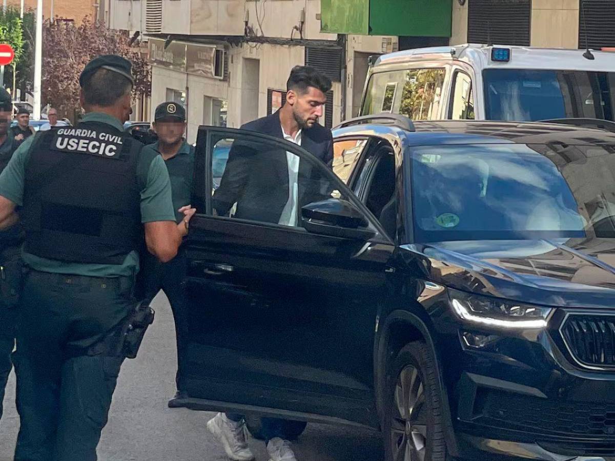 Futbolista español es acusado de racismo y la Fiscalía pide 10 años por agresión sexual