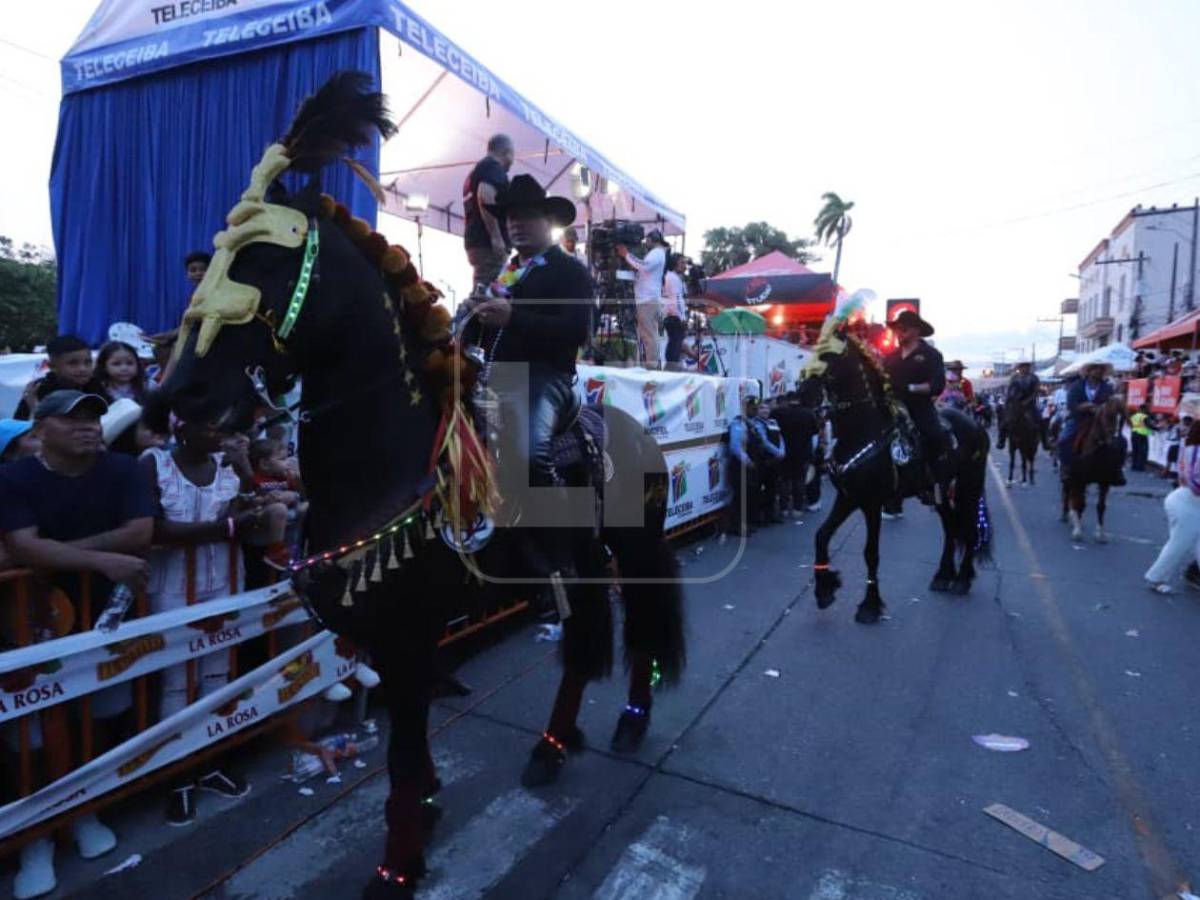 La Novia de Honduras brilló con el tradicional desfile hípico de la Feria Isidra
