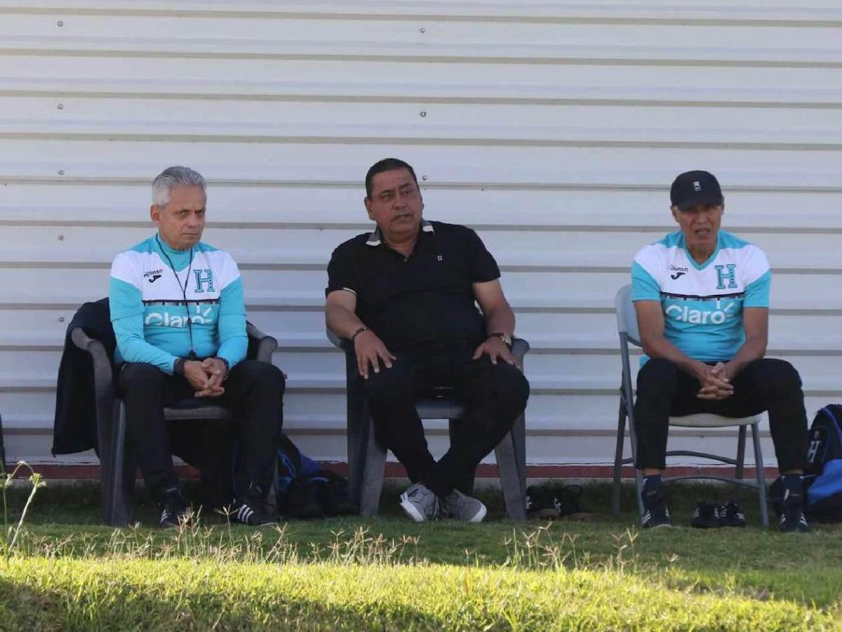 Selección de Honduras con visita sorpresa y caras nuevas en su primer entrenamiento