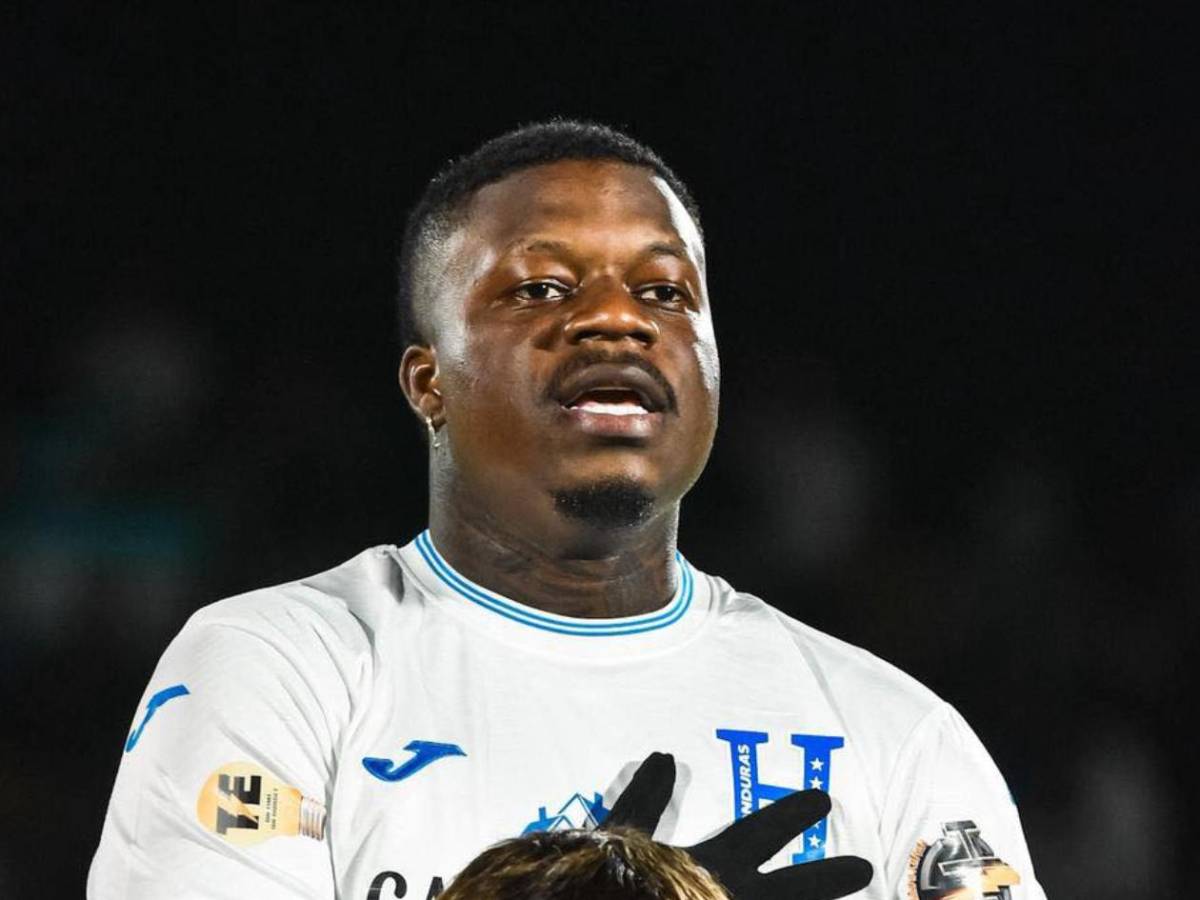 La Tafloo y Carlos Espina protagonizan agarrón en redes tras partido de tiktokers