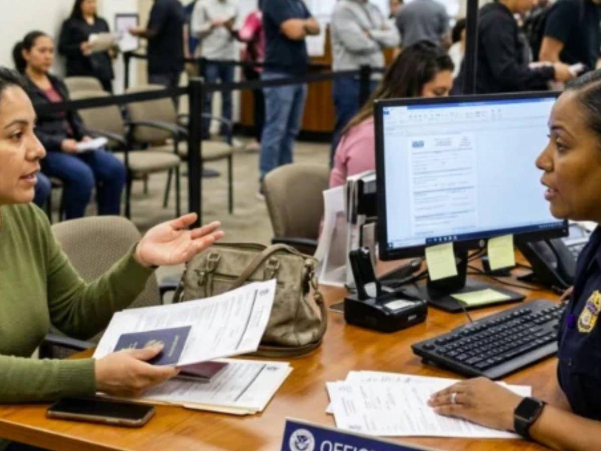 Inmigrantes en Estados Unidos podrían quedarse temporalmente sin permiso de trabajo