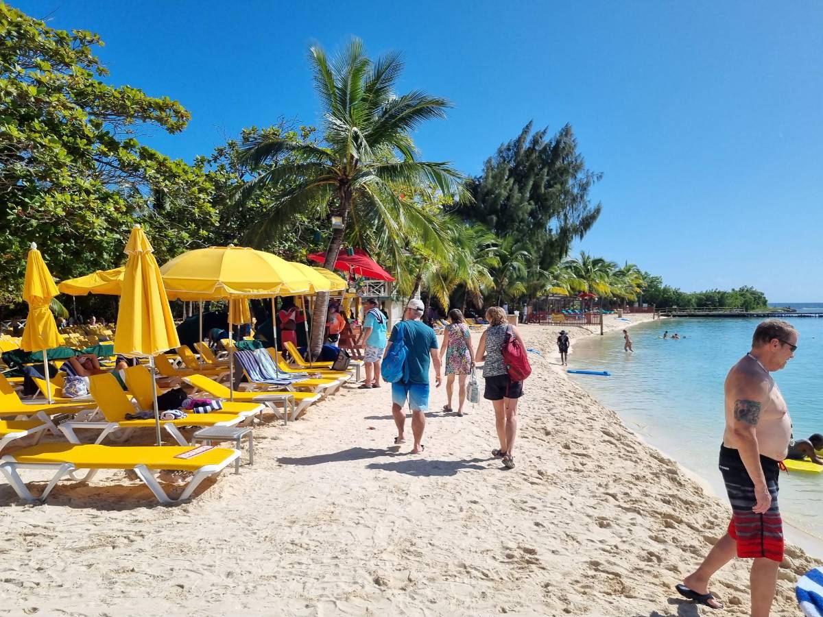¿Cuánto cuesta viajar a Islas de la Bahía esta Semana Santa?