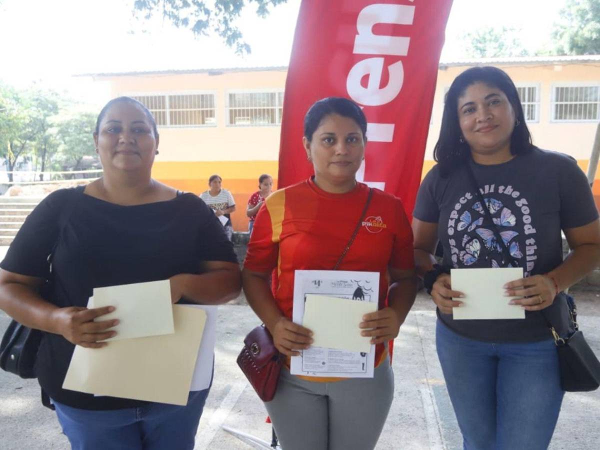 Cerca de 200 padres del CEB Dionisio de Herrera aprendieron sobre la adicción a pantallas