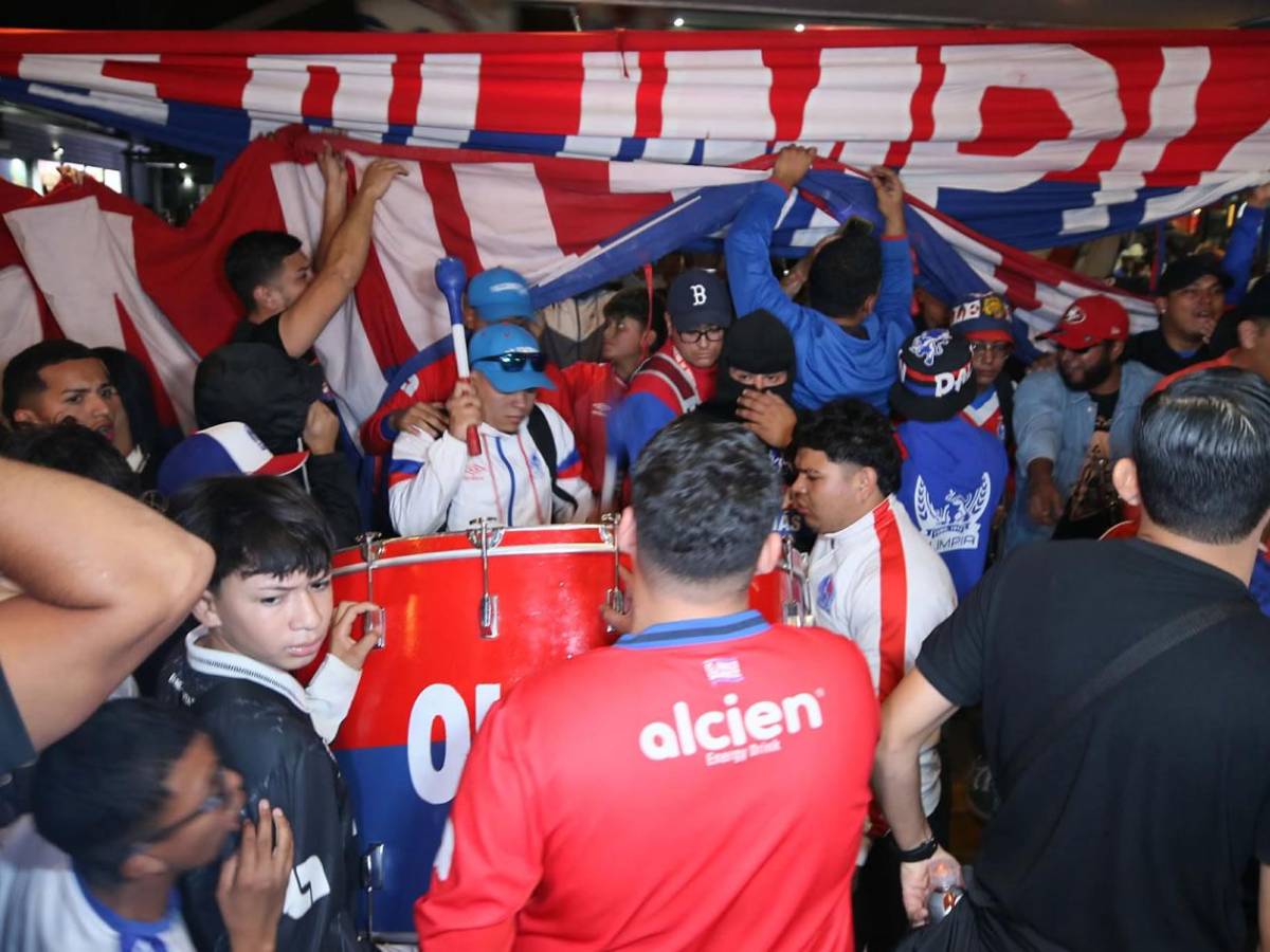 Espectacular banderazo de la afición del Olimpia y piden la Copa 40 ante Marathón