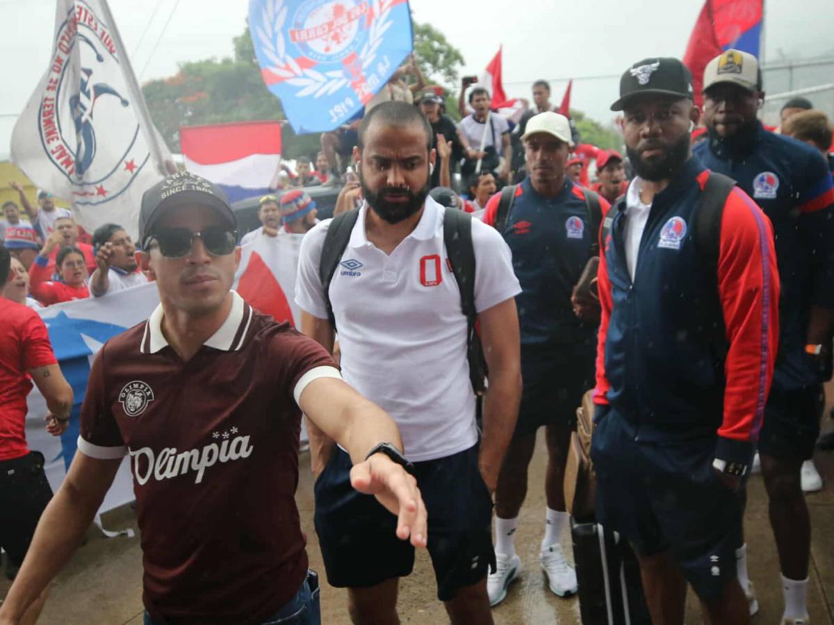 Tensión: Encerrona de la Ultra Fiel a futbolistas del Olimpia y así terminó todo