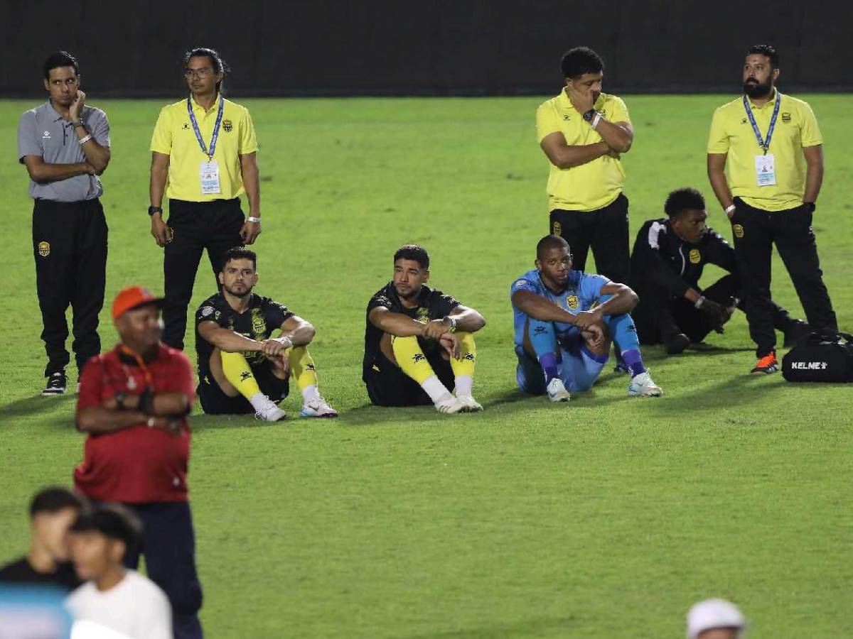 Real España hundido, decepción y así reaccionó Jeaustin tras perder la final ante Olimpia