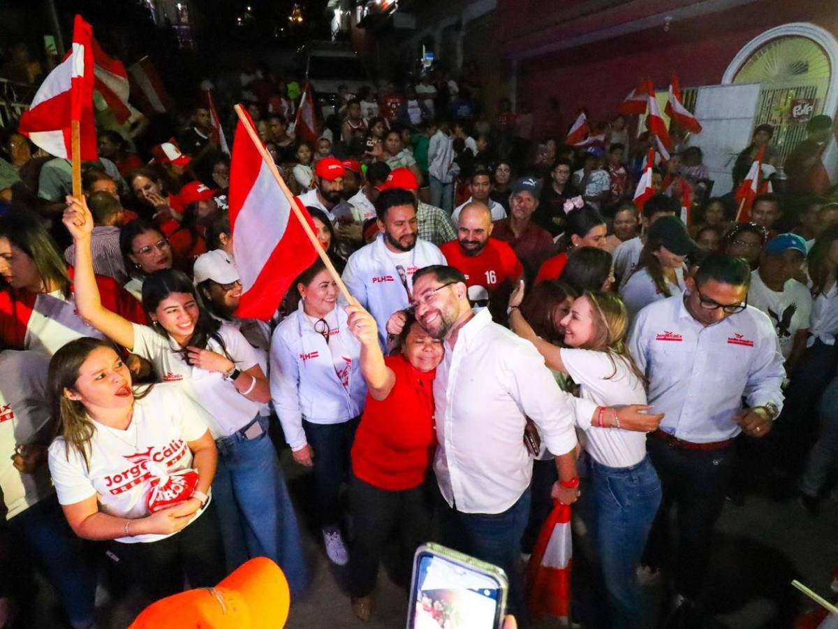 Casa por casa, Jorge Cálix saluda a “quienes anhelan un cambio para Honduras”