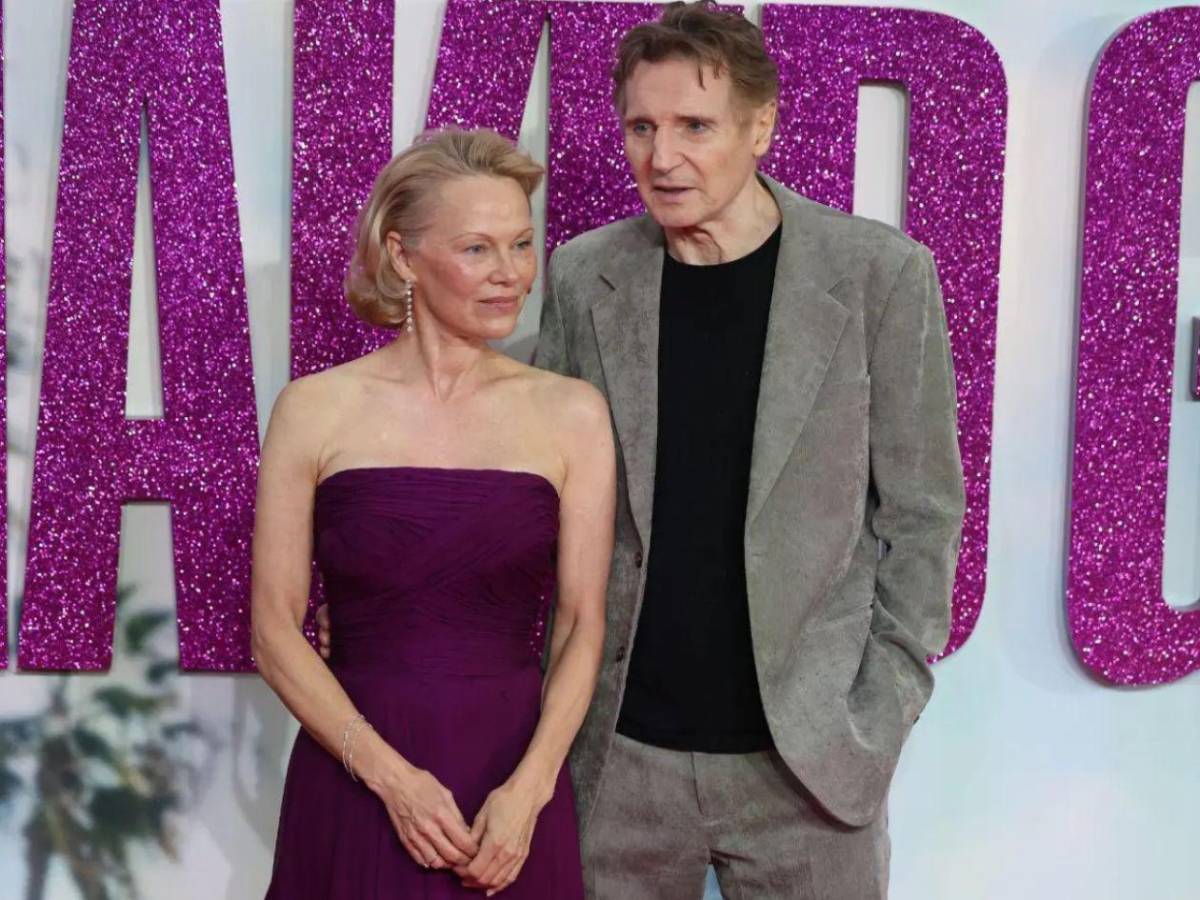 Pamela Anderson revela detalles sobre su romance íntimo y fugaz con Liam Neeson