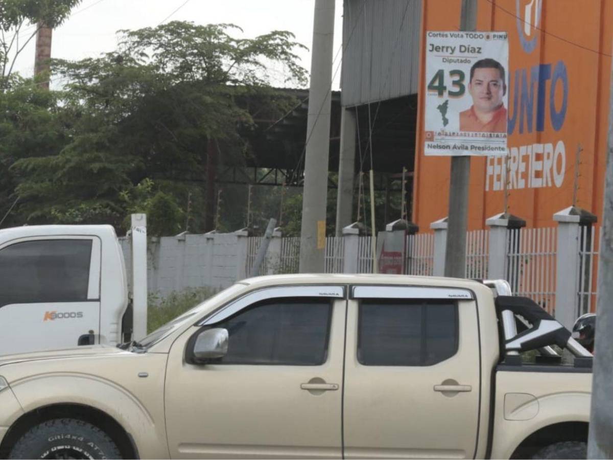Estos políticos aún no retiran propaganda de las calles de San Pedro Sula