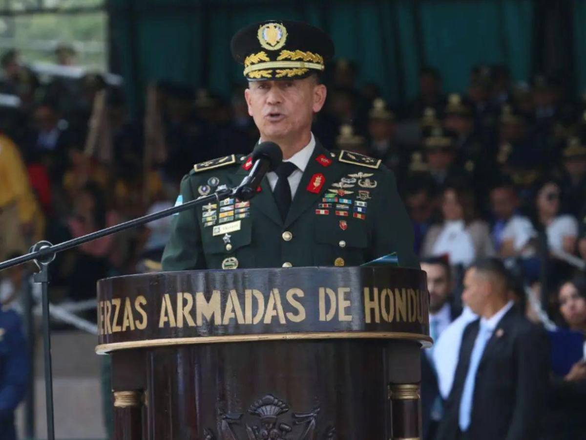 En imágenes: Así fue la visita del nuevo jefe de las Fuerzas Armadas al CLE