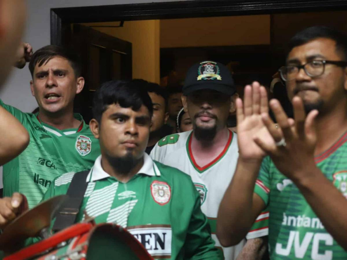 Desgarradoras imágenes en velatorio de Orinson Amaya: Su madre rompió en llanto y aficionados sorprenden