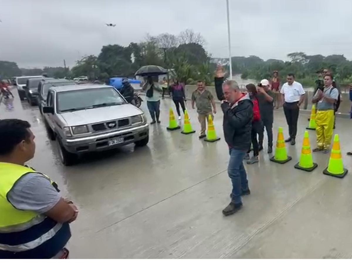 Inauguran el puente que conduce a Jucutuma