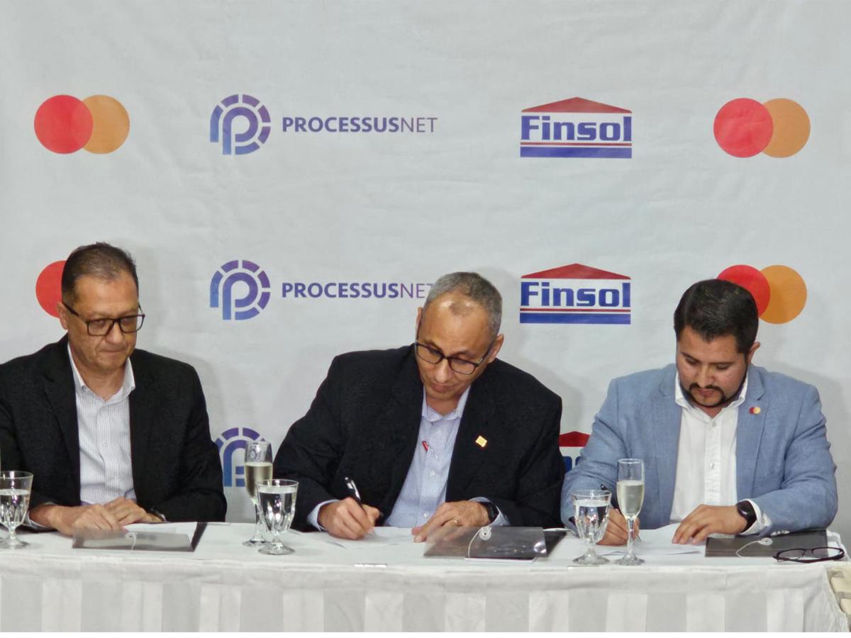 Mauricio Escalante y Francisco Madrid fueron parte de esta firma de acuerdo.