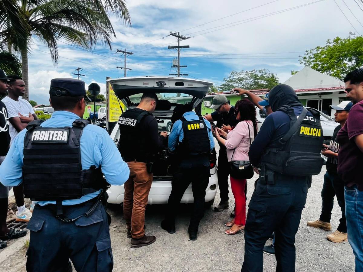 Los paquetes iban untados de café: capturan a tres hombres con millonaria suma de dinero en La Ceiba