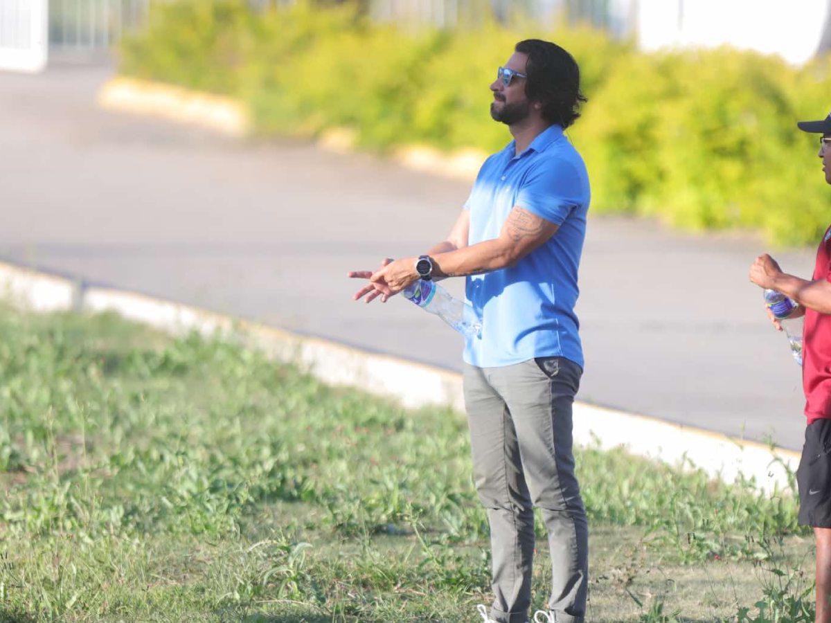 Daniel Solís es el agente de Alberth Elis.