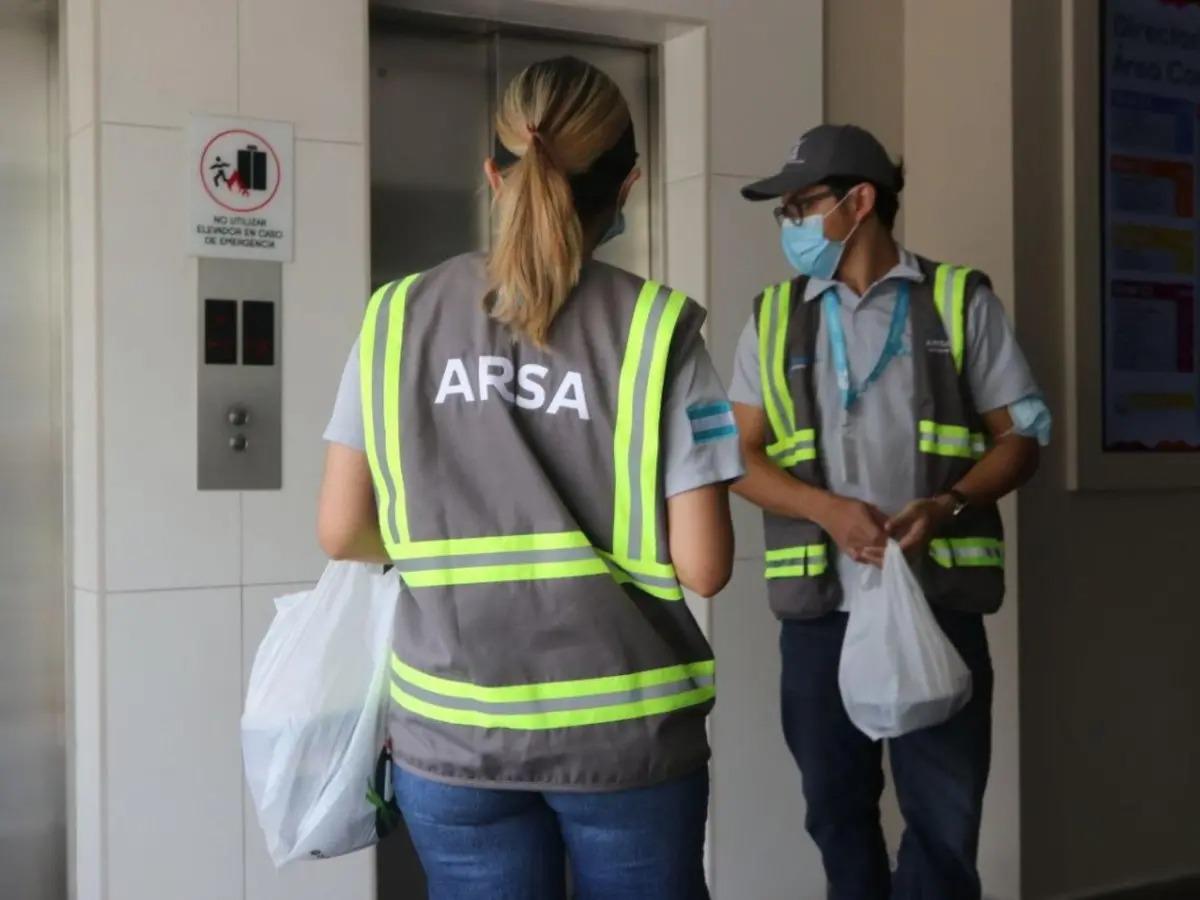 Celulares, computadora y escáneres: hallazgos en Nueva Med, clínica denunciada por LA PRENSA