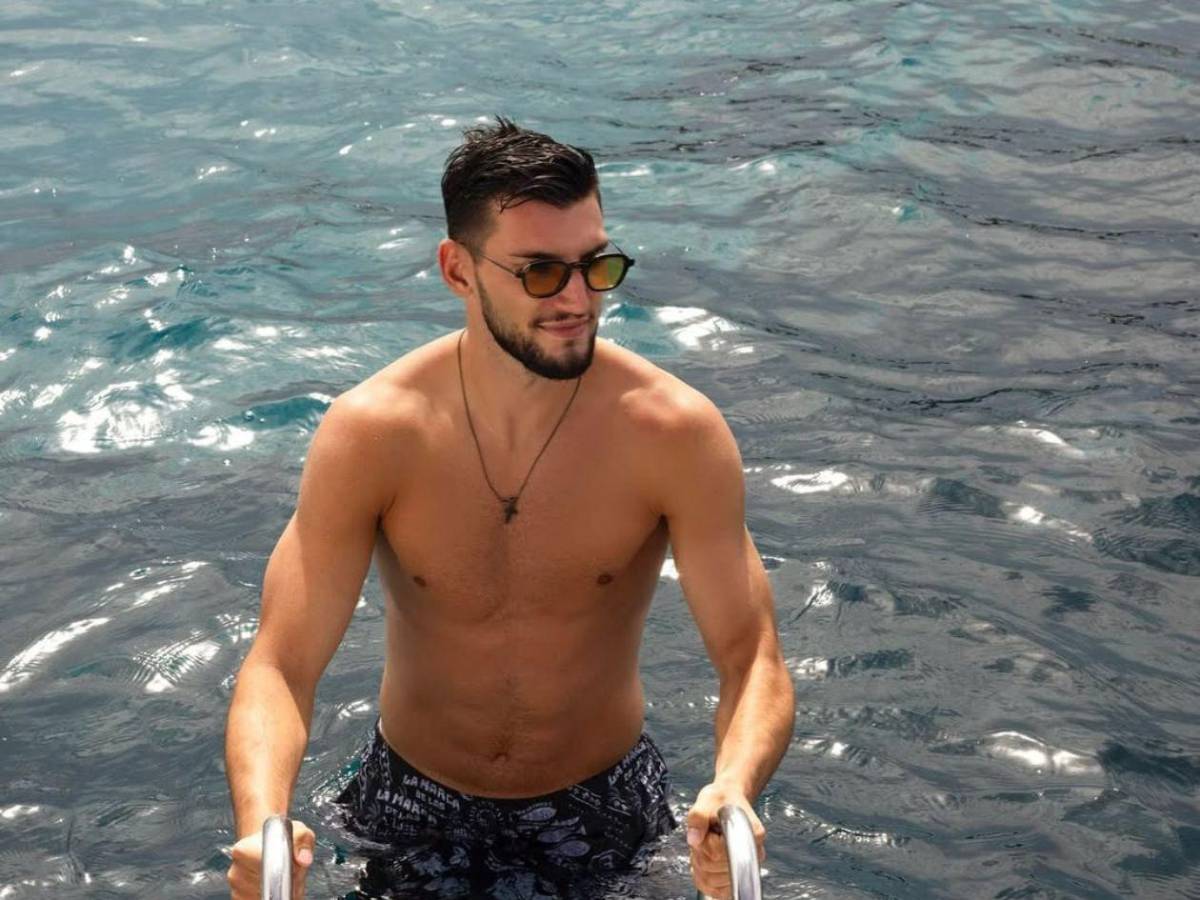 Futbolista español es acusado de racismo y la Fiscalía pide 10 años por agresión sexual