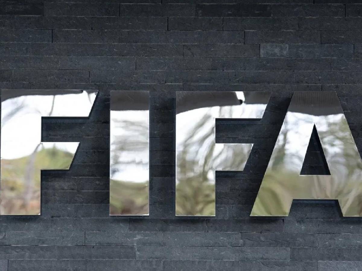 UEFA sacude a FIFA: amenaza a Infantino tras rechazar su plan y revelan peticiones