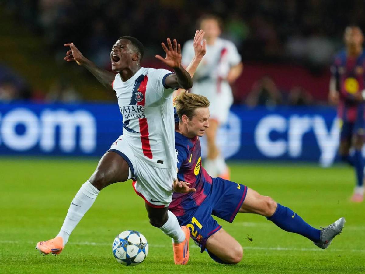 'Enemigo' del Barcelona en Champions, enfado de Hansi Flick y polémica ante PSG