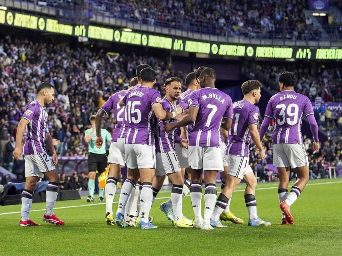 Debutó con Barcelona y se retiró lesionado; crack regresó y protesta a leyenda