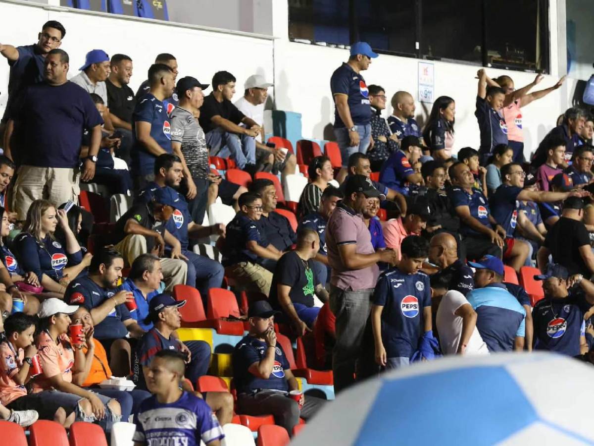 Festín de Motagua en el Nacional, chicas y dedicatoria de Rodrigo Auzmendi