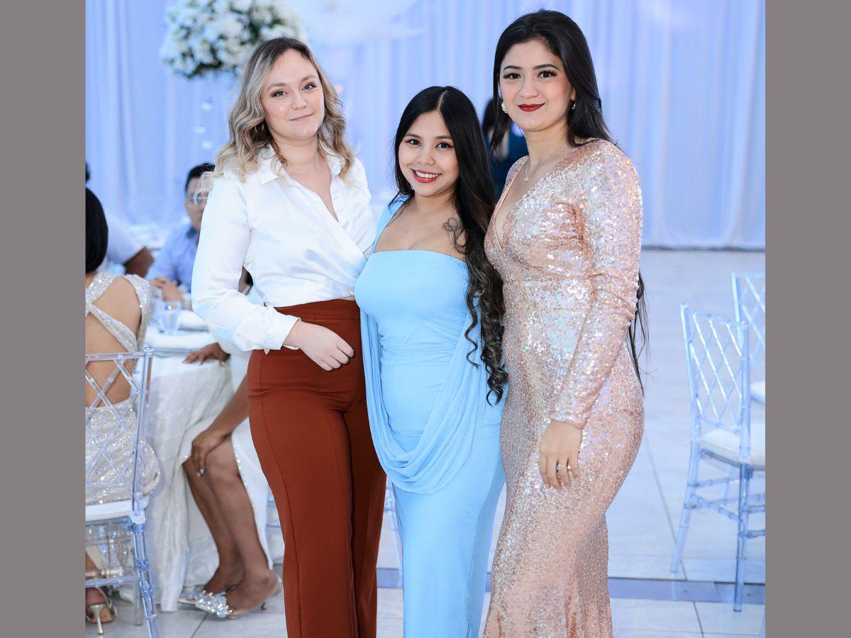 UTH y Grupo Inversa celebra su cena navideña con una noche inspirada en La Reina de Hielo y El Cazador