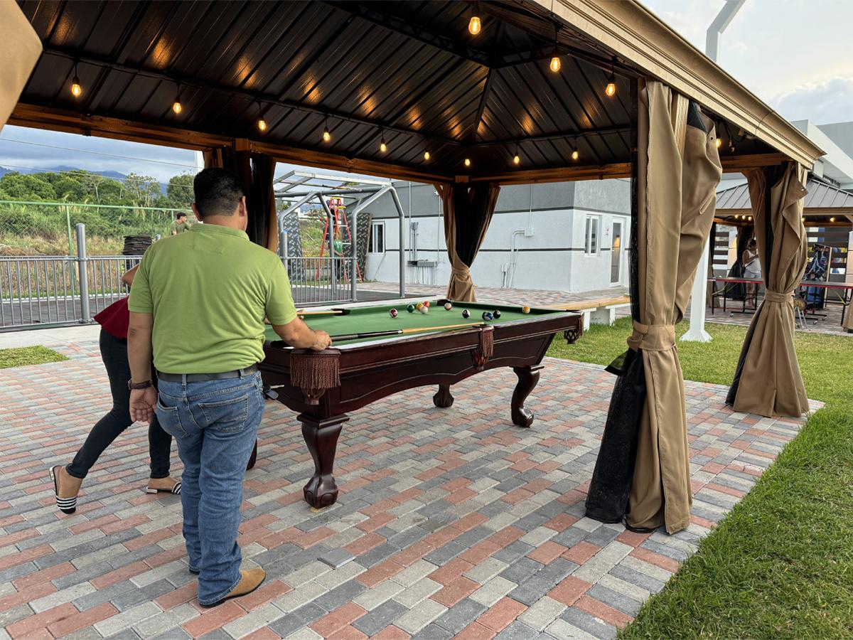 Los padres también tienen su espacio en el parque infantil Tecknos Kids.