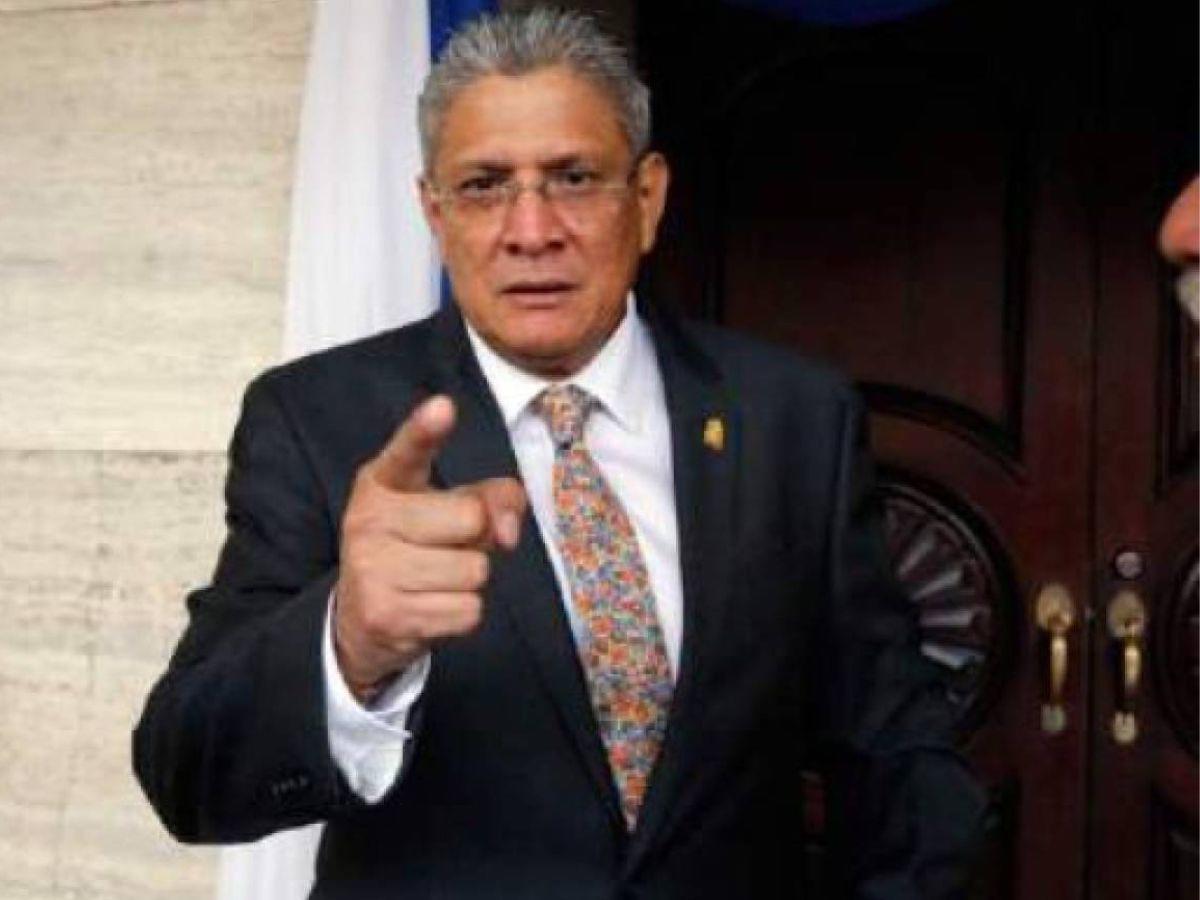 Esdras Amado López denuncia que gobierno le suspendió las medidas de seguridad