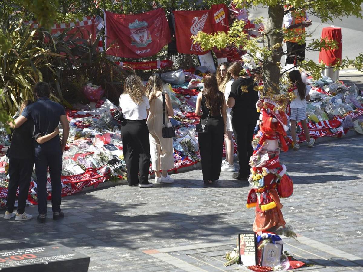 Esposa de Diogo Jota reaparece en emotivo homenaje en Liverpool: las desgarradoras imágenes
