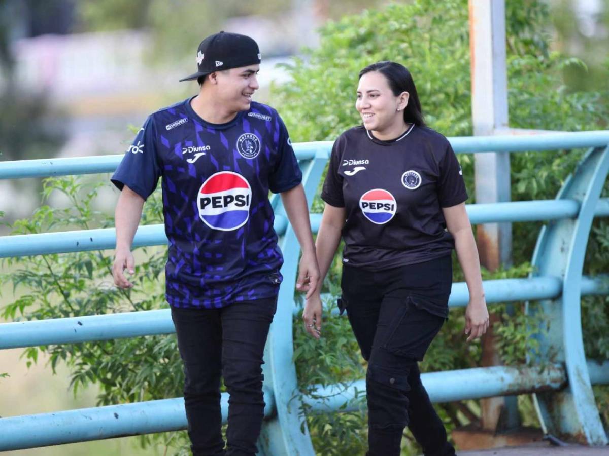 Bellas chicas adornan el Motagua vs Olimpia: ¿Laura Meza en el estadio?