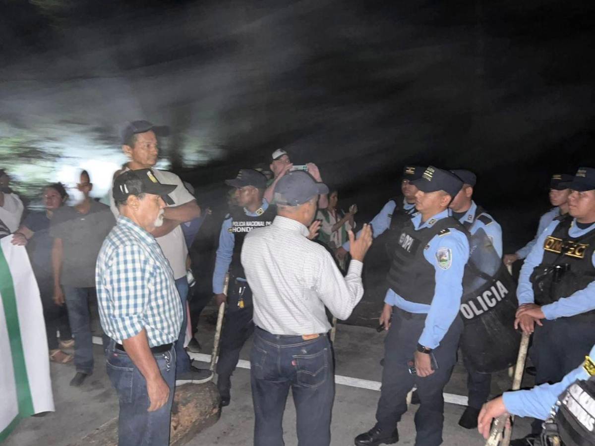 No a la represa El Tablón: pobladores de Quimistán bloquean la CA-4