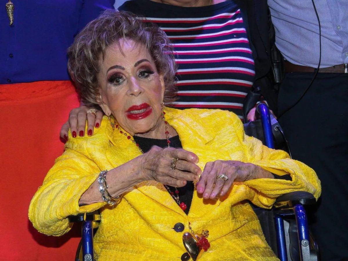 Silvia Pinal no será dada alta del hospital a pesar de su mejoría