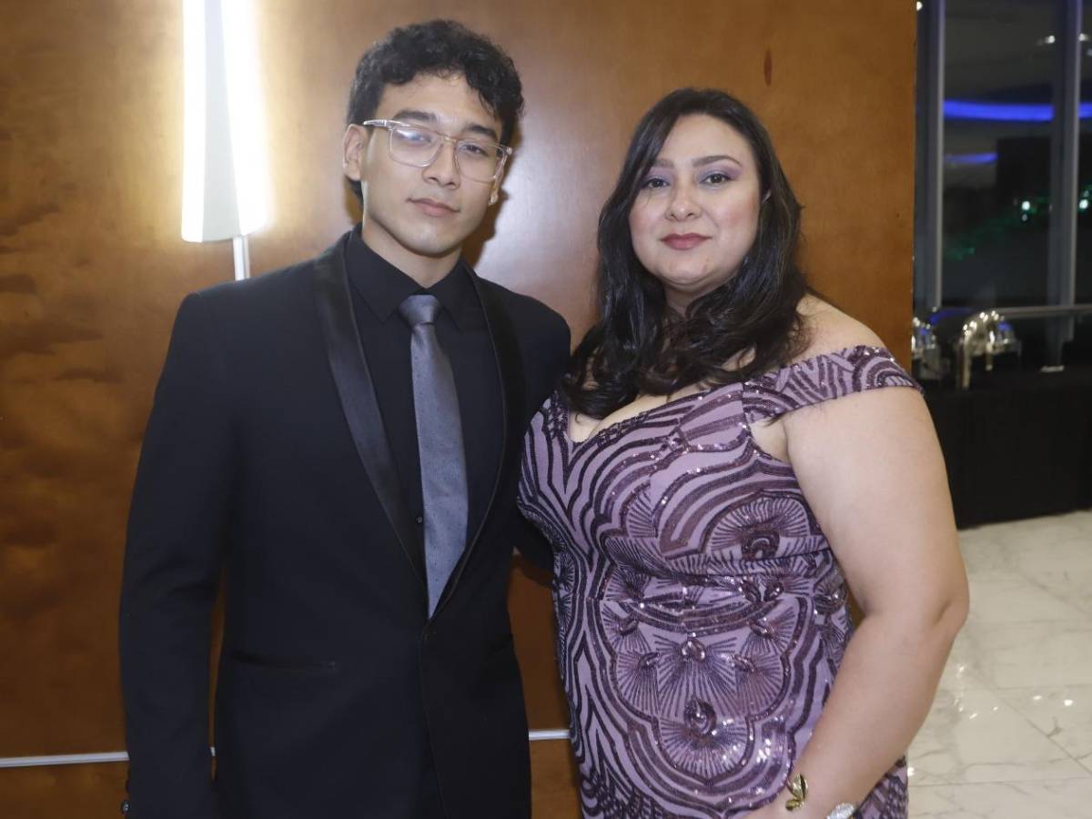 Elegancia y orgullo: Fiesta de graduación 2025 de la Kiddy Kat & Morazzanni