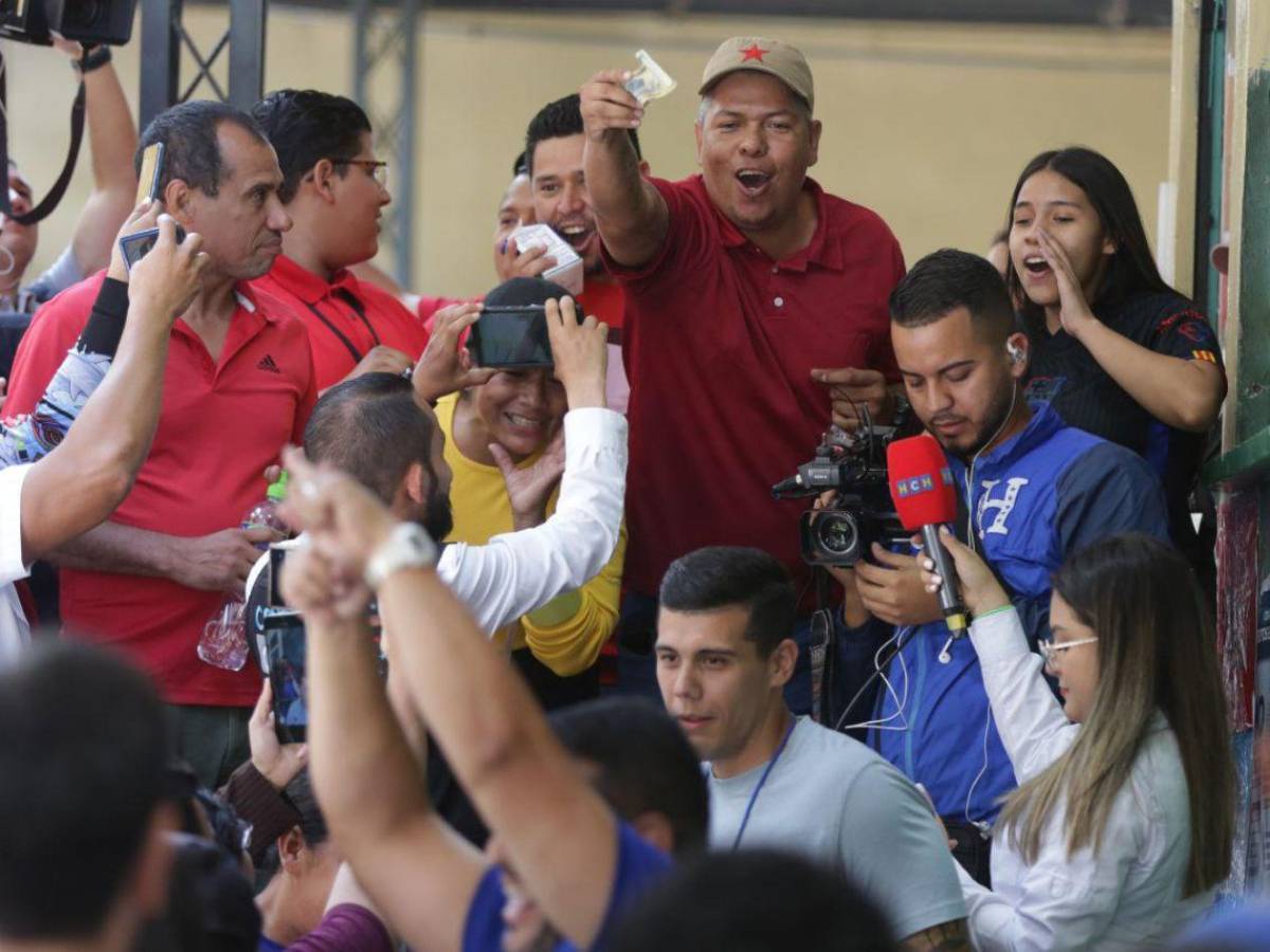Seguidores de Libre y PNH casi se van a los golpes en centro de votación