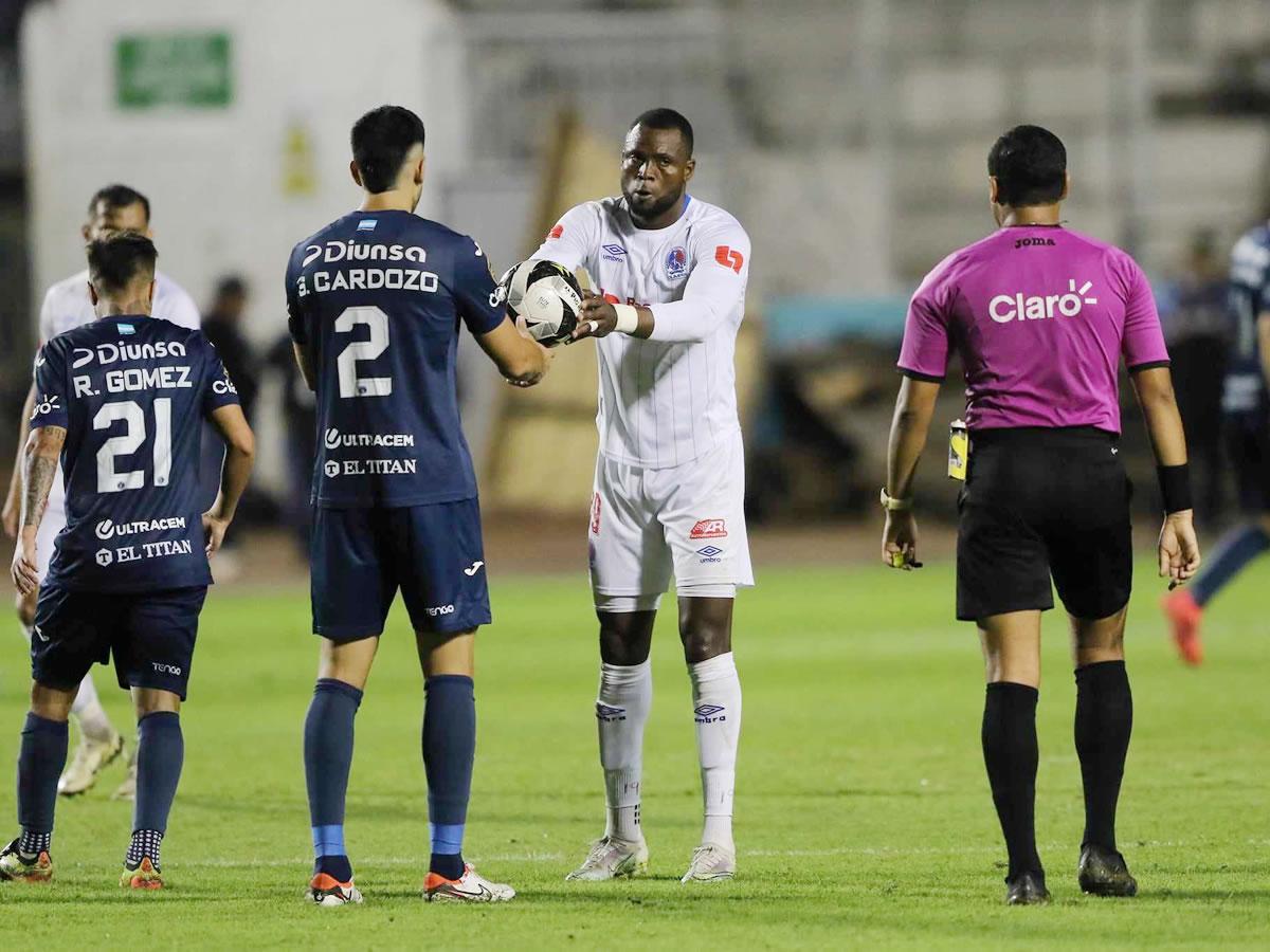 Yustin Arboleda le dio problemas a la defensa del Motagua.