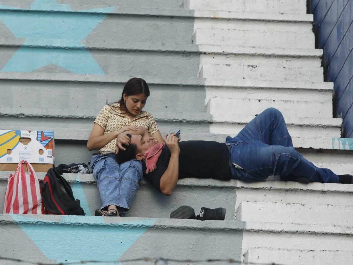 Alegría del Real España, chicas, susto con jugador y gesto de Jeaustin