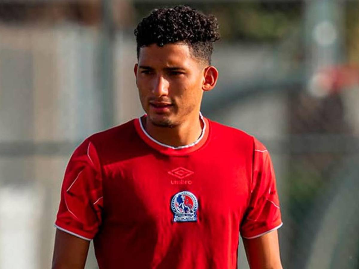 Esposa de José Mario Pinto reacciona tras foto comprometedora del futbolista