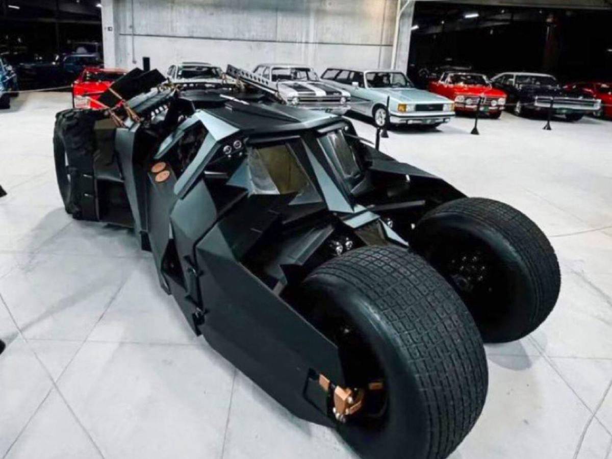 Neymar compra excéntrico Batimóvil ilegal: Por esta razón no lo puede usar