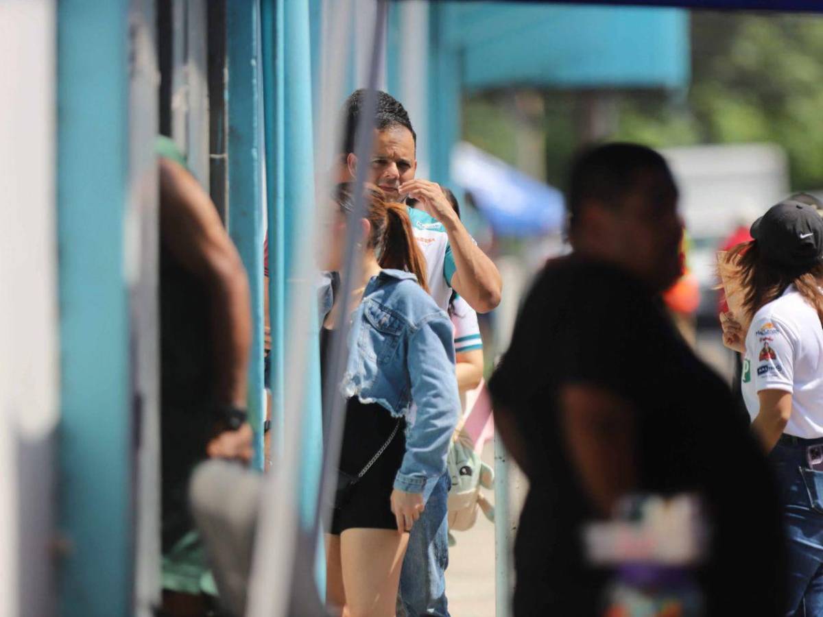 ¿Quién es la chica de espalda?, Show de Welcome con Platense y tristeza en UPNFM