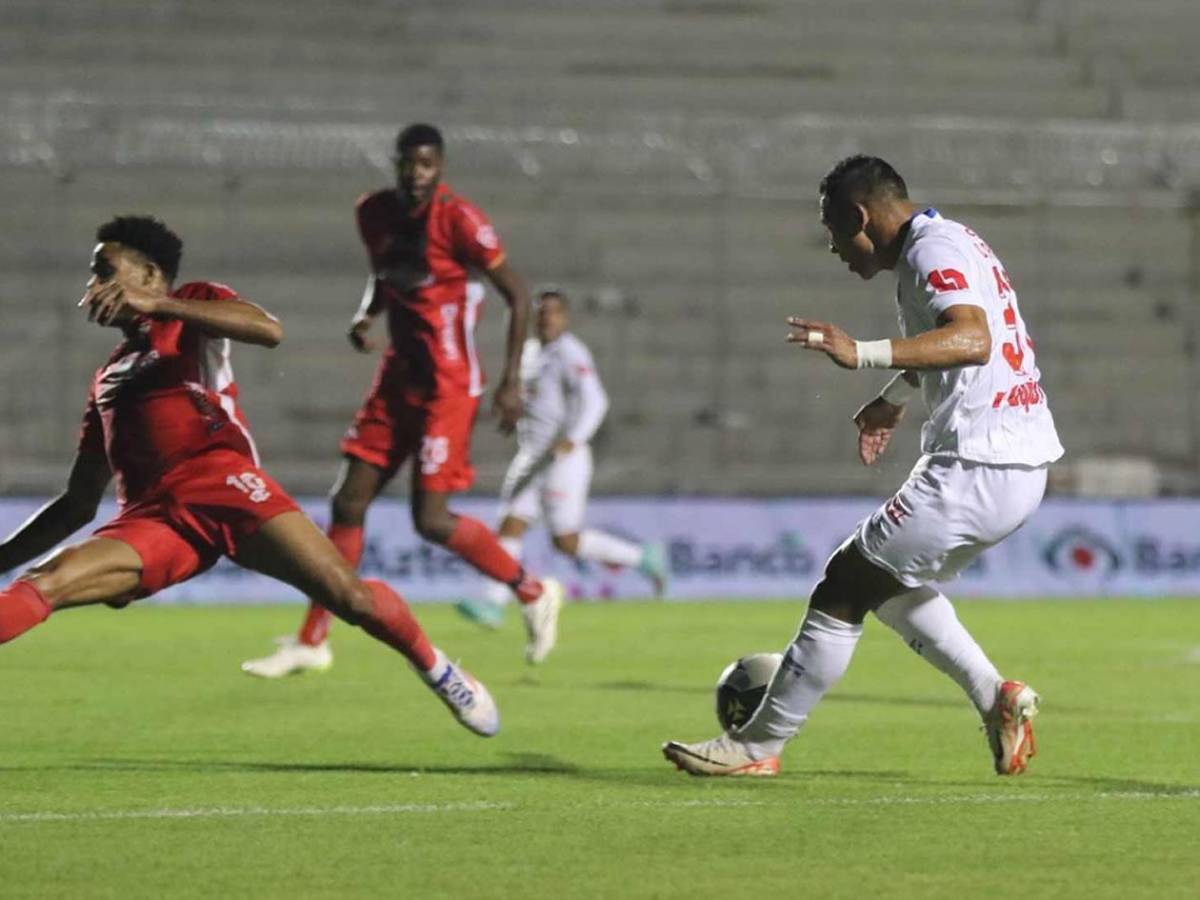 Lamento de Olimpia, esposa de Espinel sorprende e hijo de leyenda brilla