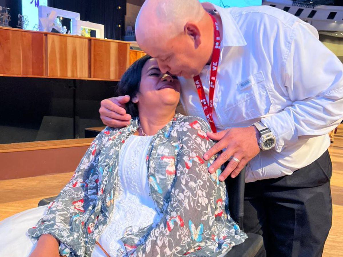 Luego del accidente que les impidió reunirse en Estados Unidos, ambos regresaron a Honduras, ella a recuperarse y él dedicó a cuidarla.