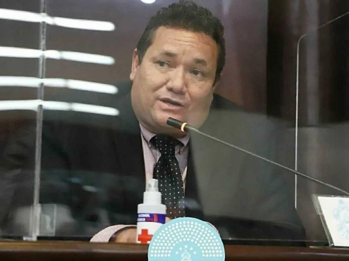 Exjugadores y figuras del fútbol, electos como diputados: sorpresa con Osman Chávez