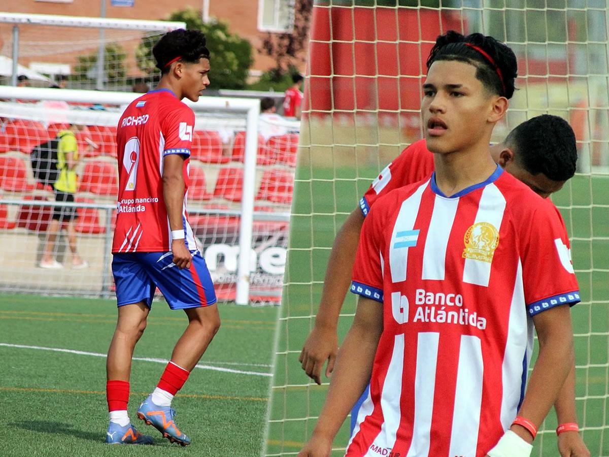 Richard Martínez con la camiseta del Olimpia.