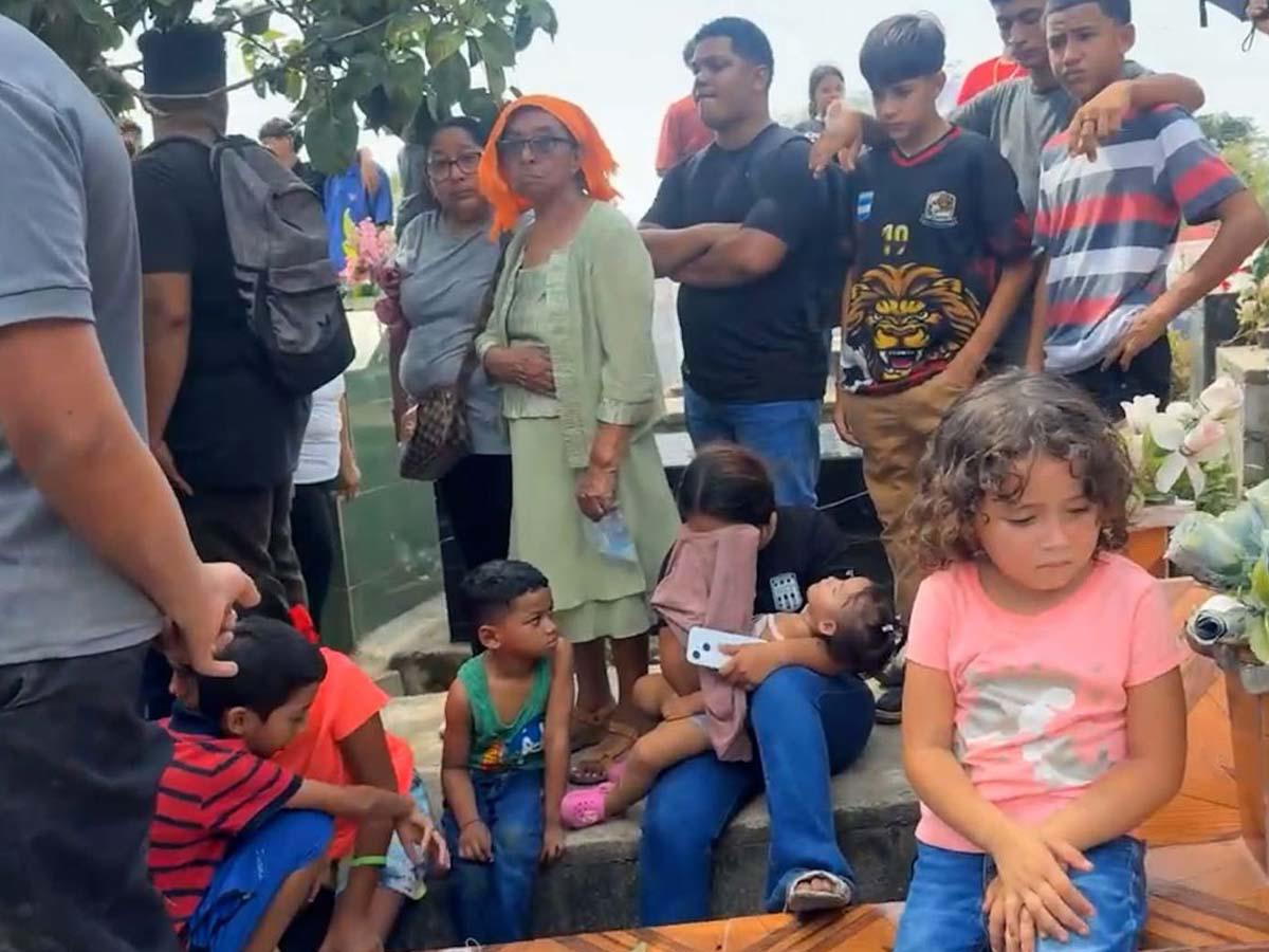 Me quedé sin mi otra mitad: despiden a estudiantes del Perla asesinado en El Progreso