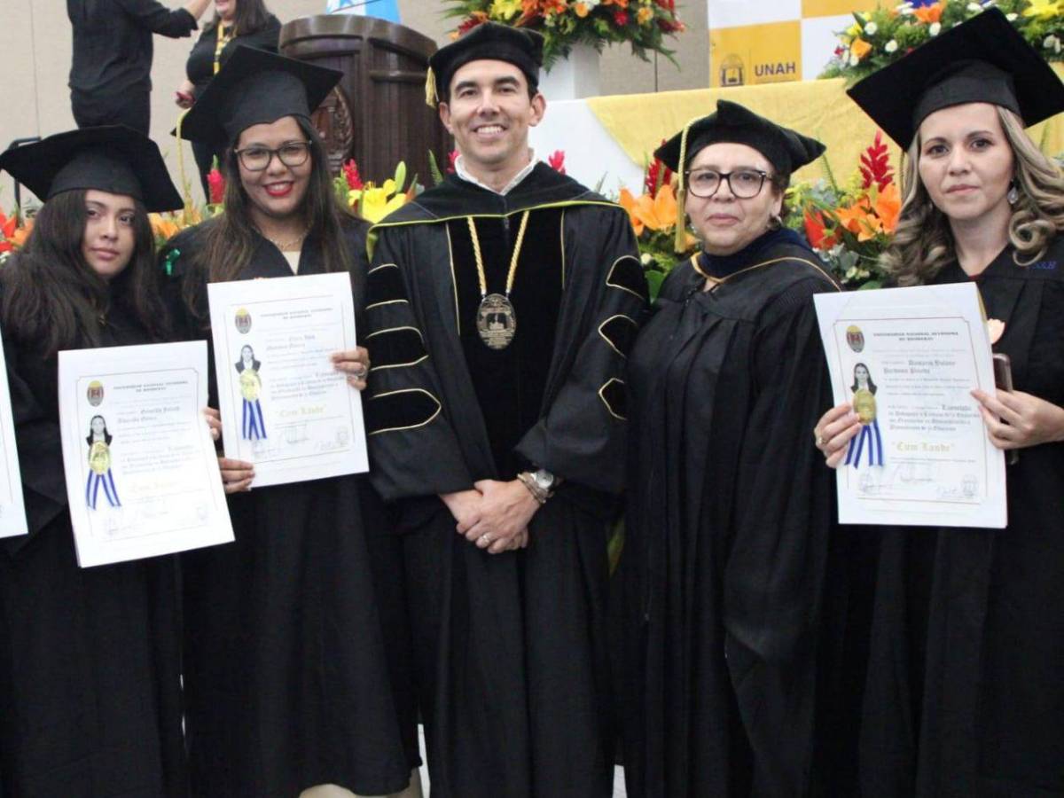 Unah Campus Cortés celebra la graduación de 453 nuevos profesionales