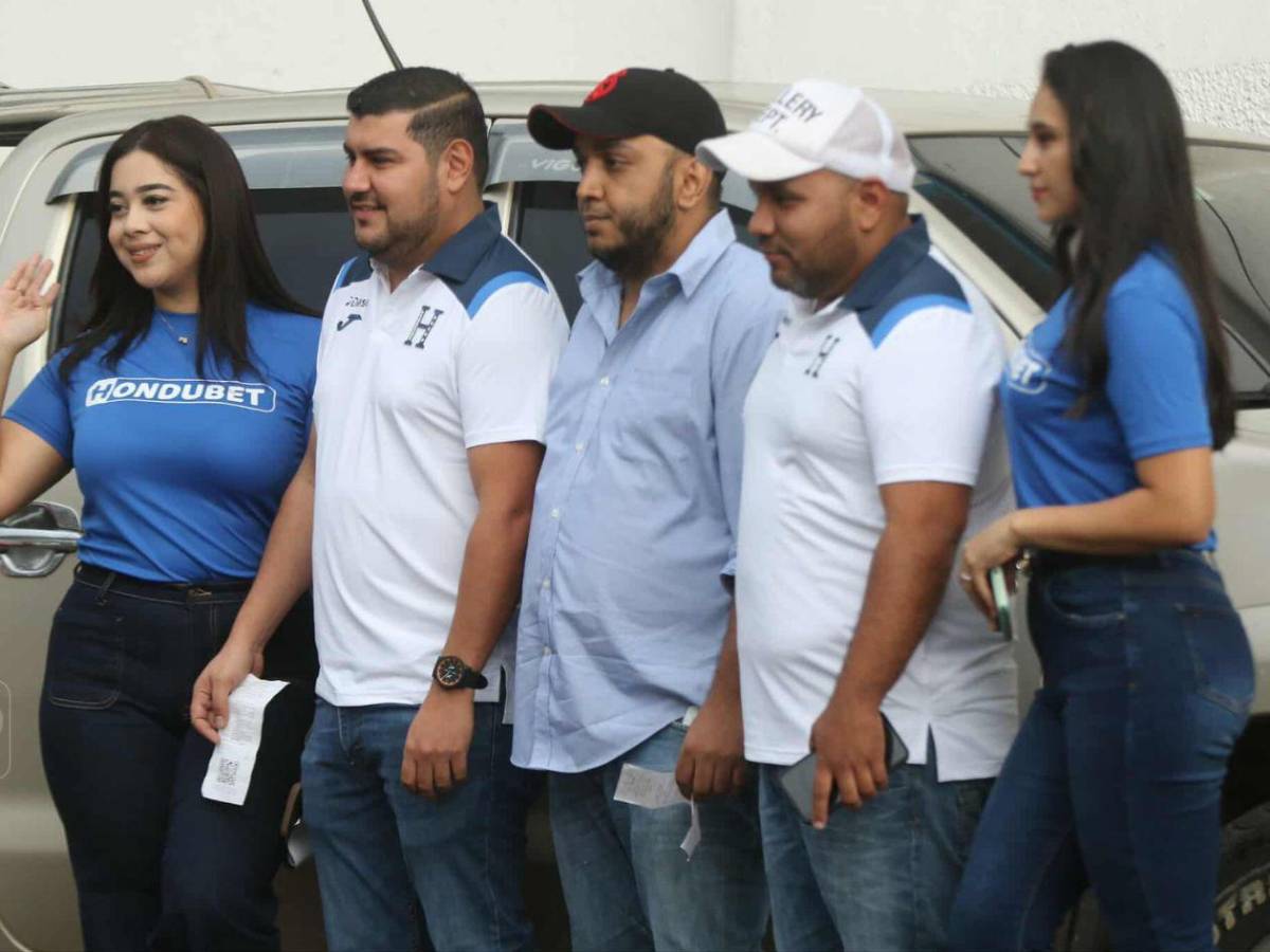Infiltrados para el Honduras-Nicaragua, la Copa y reconocido DT presente