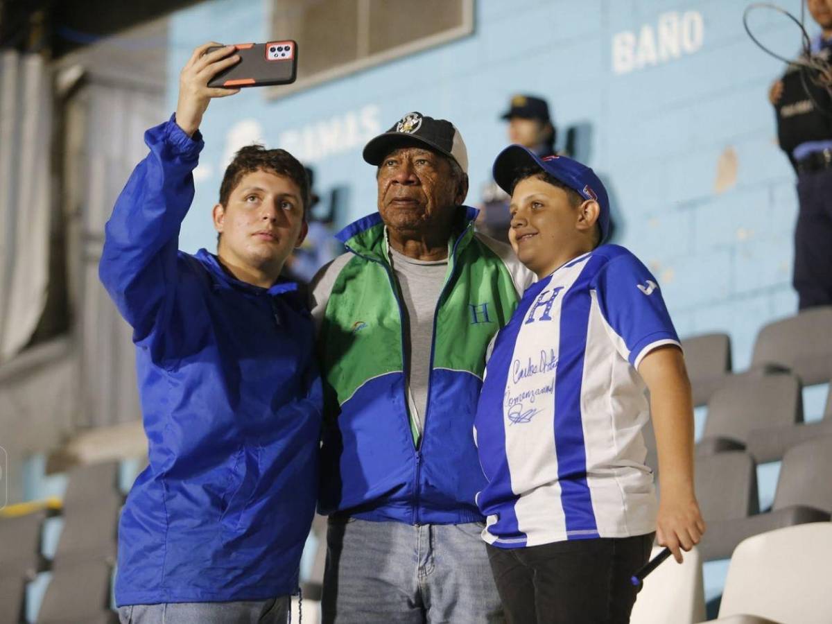 Infiltrados para el Honduras-Nicaragua, la Copa y reconocido DT presente