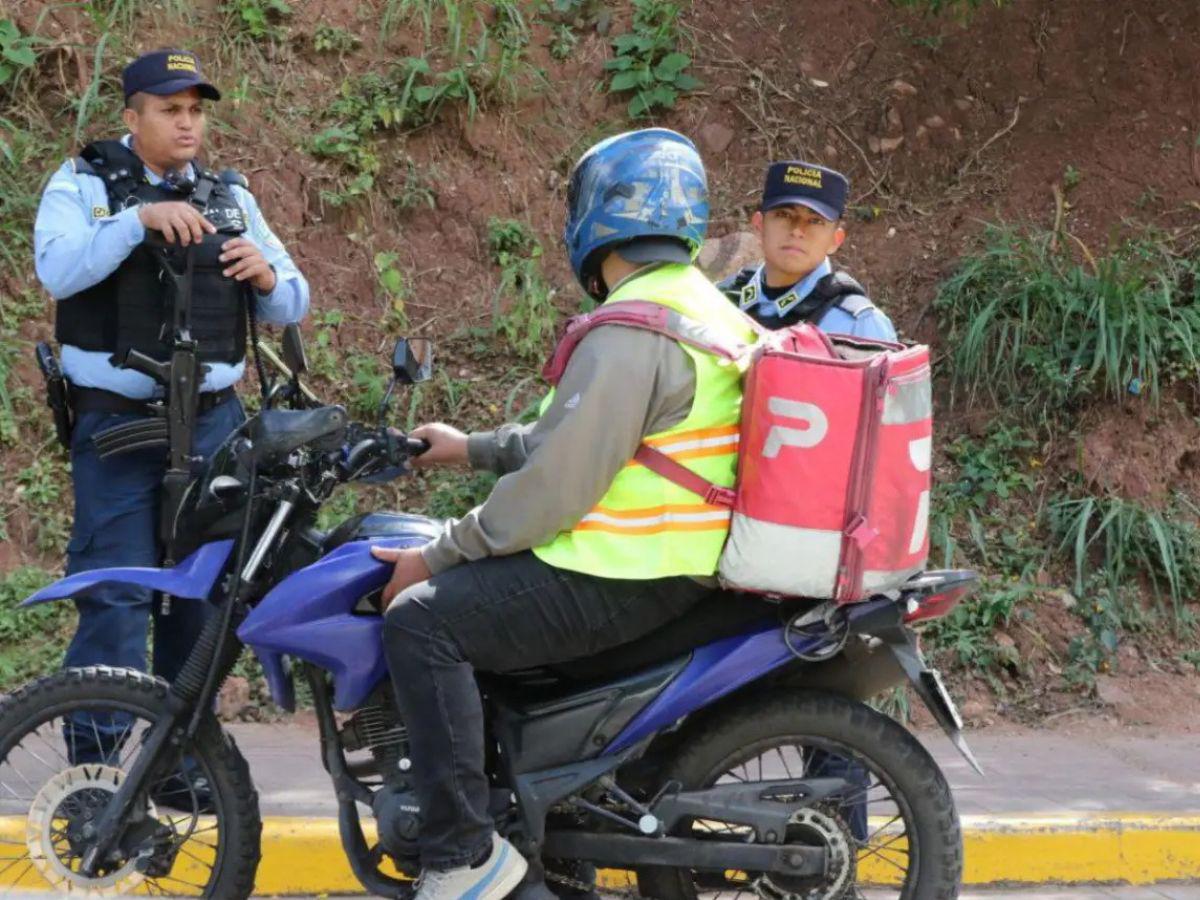 Así debe lucir correctamente el chaleco reflectivo, según DNVT