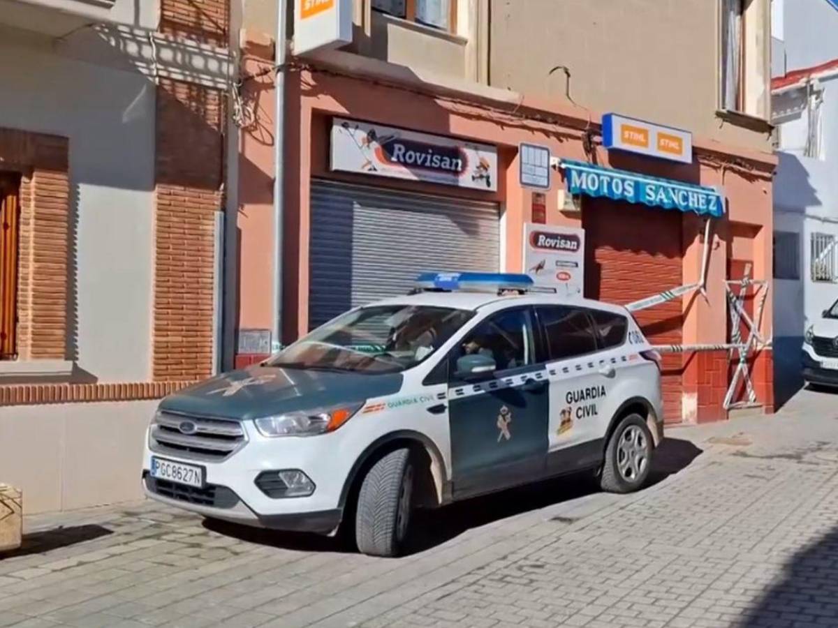 Horror: Mujer prende fuego a su pareja mientras dormía; Policía la captura