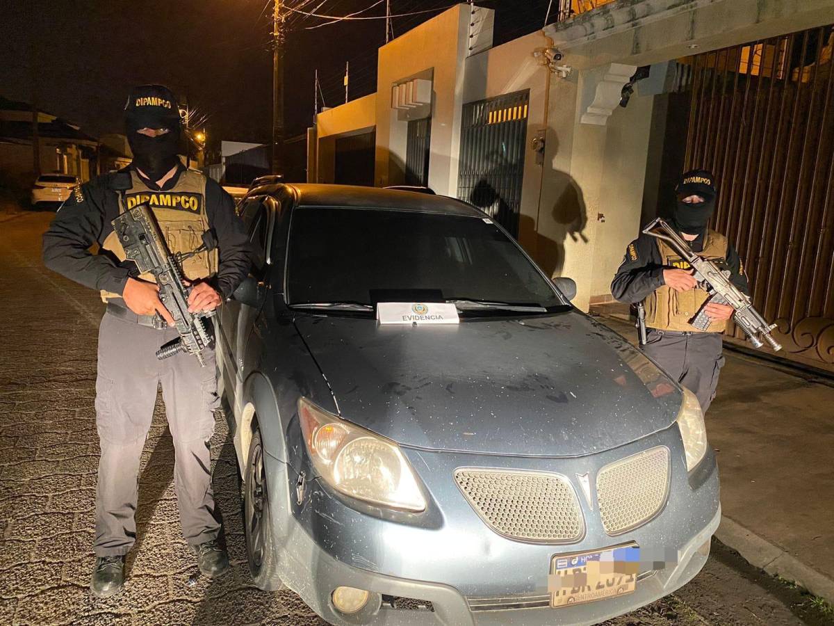 Carro decomisado a los tres detenidos en La Ceiba (Atlántida).